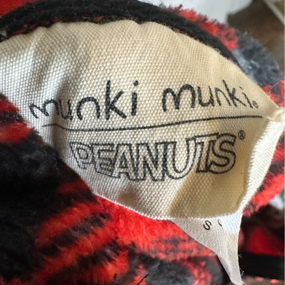 Munki Munki Snoopy Red Buffalo Plaid peanuts Onesie Pajamas fleece small - Picture 9 of 9